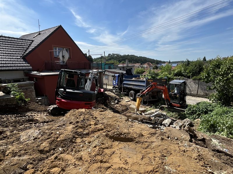 Demolice stavby a terénní úpravy v Ořechově